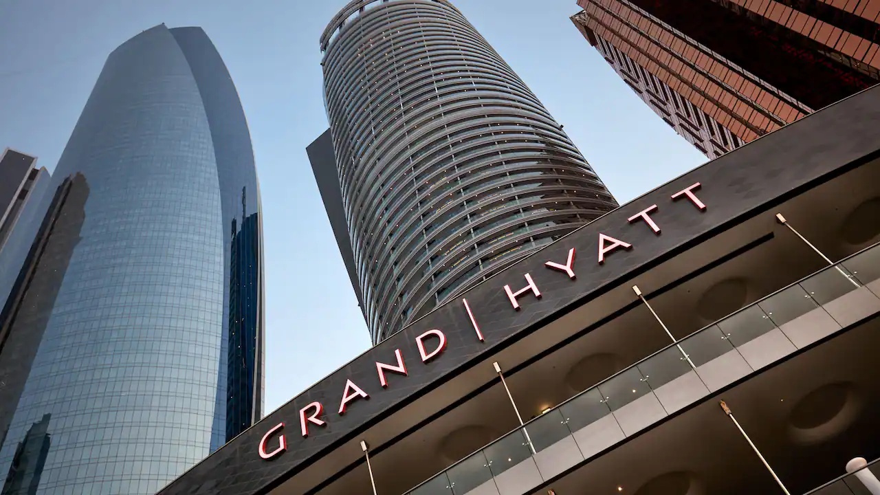 Grand-Hyatt-Abu-Dhabi-P165-Hotel-Exterior-Signage.16x9