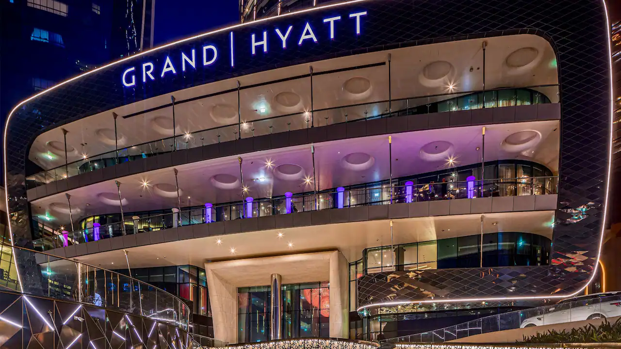 Grand-Hyatt-Abu-Dhabi-P171-Hotel-Exterior-Drive.16x9